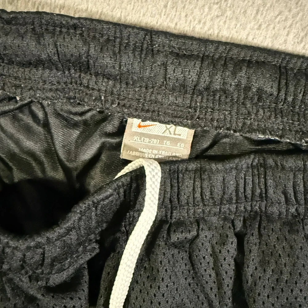 Vintage Nike Kids XL (18-20)‎ Black Mesh Basketball Pants Athletic White Stripe